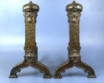 Andirones de chimenea góticos antiguos, hierro fundido con acabado de bronce martillado / 48 cm de alto / Decoración gótica o Arts & Crafts / ¡Fabulosos!