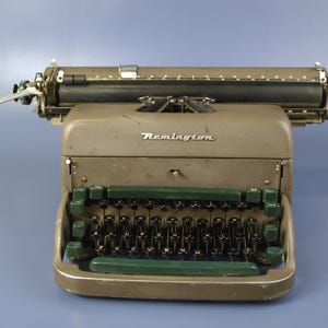 Remington Quiet Riter Typewriter - Etsy