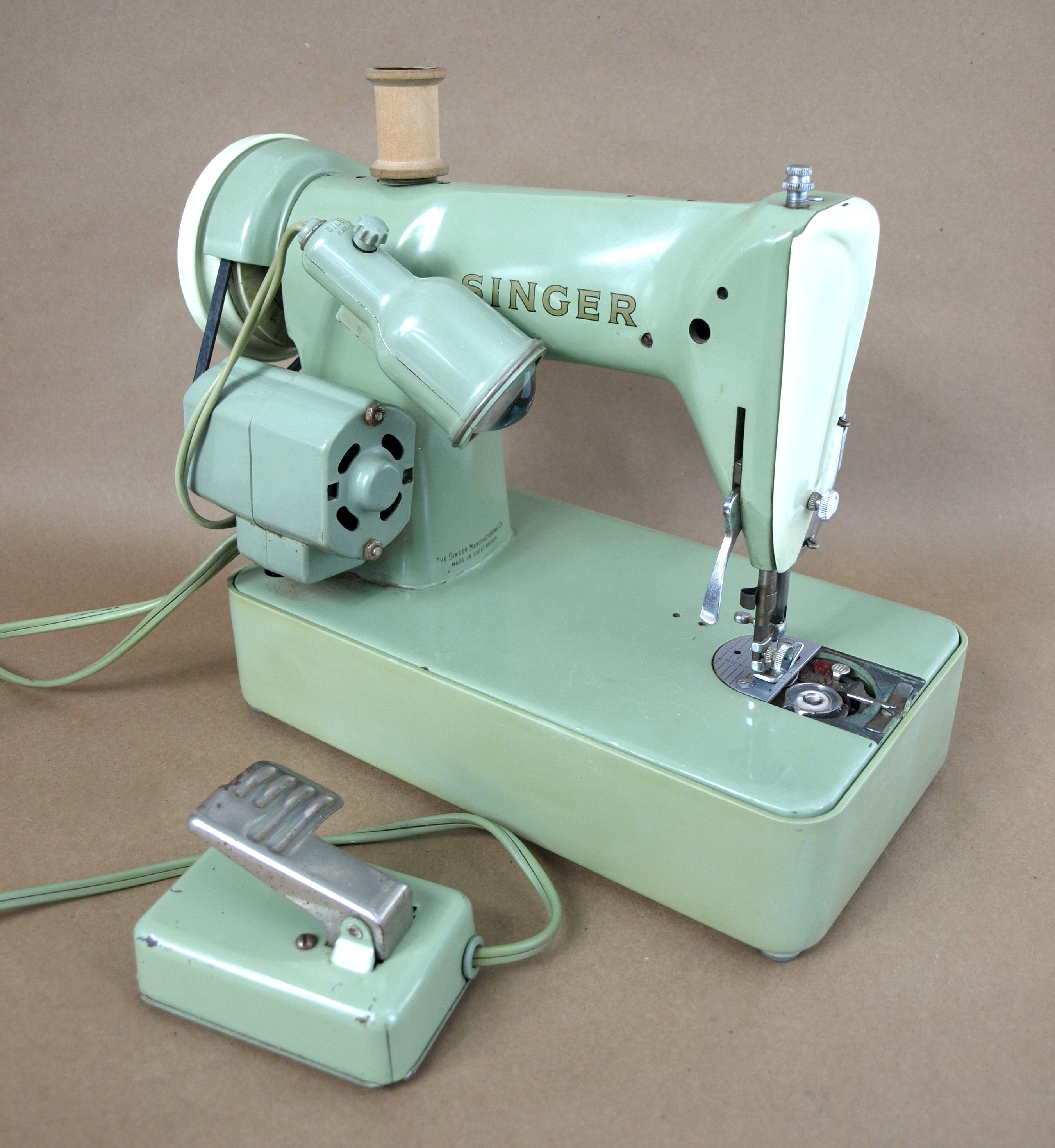 Singer Simple Sewing Machine - Sherwood Auctions