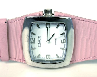 Vintage RUMOURS Ladies Silvertone Quartz Wrist Watch inset in a Wide Pink Leather Band - In Working Condition