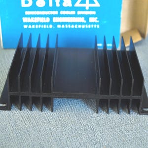 Vintage Delta Semiconductor-koeler/koellichaam Model NC-403 in zwarte afwerking - NIB