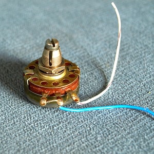 Vintage Ohmite Potentiometer 500 ohm Type AB - RV4LAYSA501A - No. CLU-5011 - radio / tv part