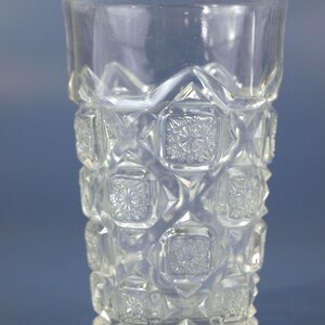 Antike EAPG Westmoreland # 500 Bridle Rosette aka Schachbrett, alte Quilt Pressglas Tumbler Trinkglas c 1910 - 4,75 &quot;hoch