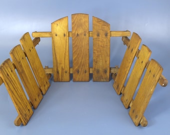 Barandilla de madera antigua para carro o trineo; respaldo insertado en muy buen estado.