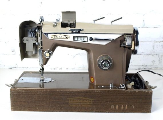 80'sセミビンテージ(70'かも？) メイヤー Vintage EMDEKO J-C28 Sewing Machine With Steel Body, Zig Zag