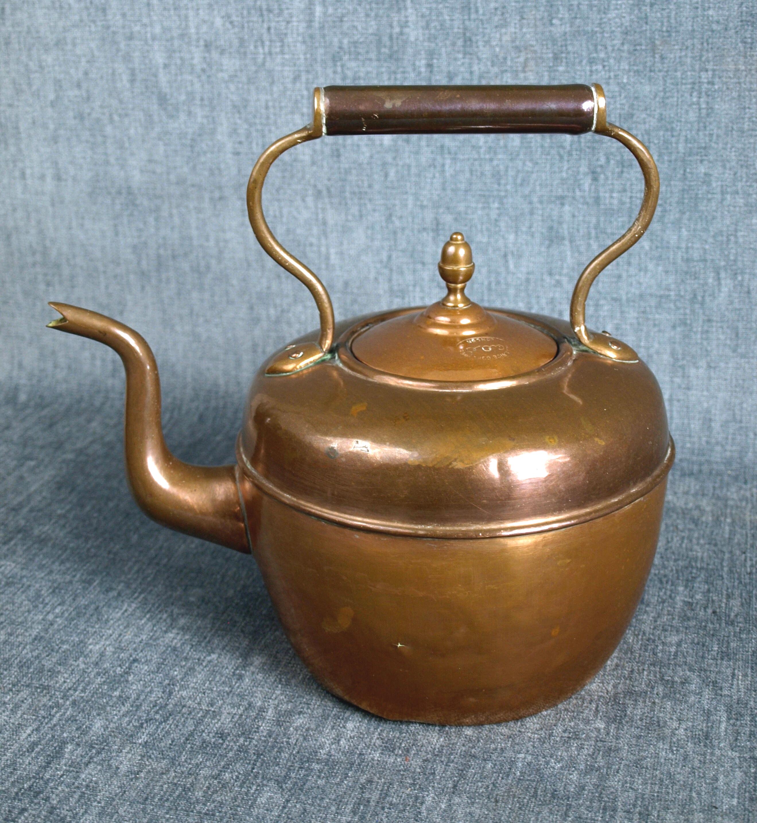 1800年代のアンティーク銅製グースネックティーケトル（モーリス