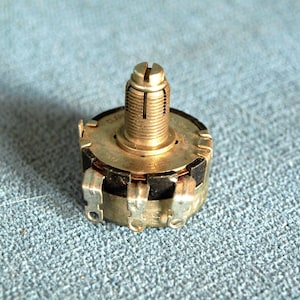 Vintage Clarostat Mfg Co Potentiometer CM9825 - 140118 - Never Used