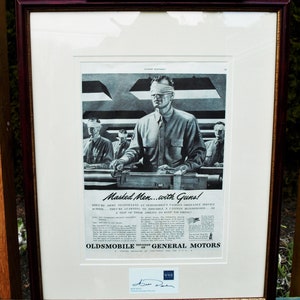 Cartão assinado por Bob Dole, presidente da campanha nacional da Segunda Guerra Mundial, e anúncio da revista Country Gentleman Vintage para a Escola de Armamento de Aeronaves Oldsmobile