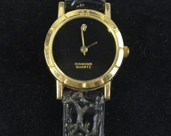 Vintage Women's Fashion Wrist Watch, Analog Quartz movement with Textured Faux Leather Wrist Band in VG working condition