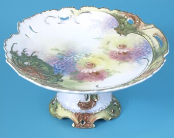 Support à gâteau ancien sur pied Carlsbad, style Art nouveau avec liseré doré texturé et style floral | 9 pouces de diamètre, 5 pouces de haut ; Magnifique !