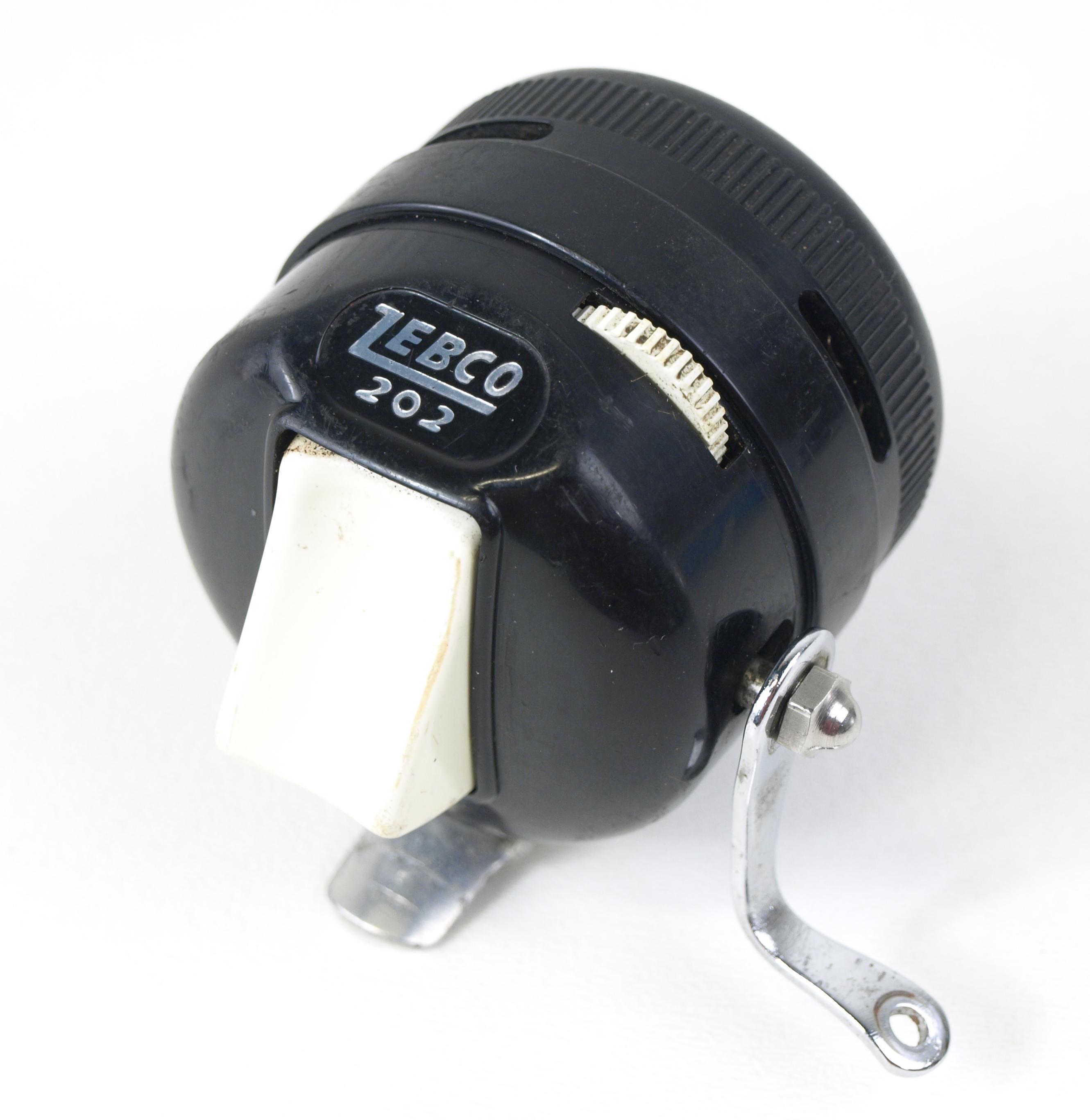Vintage Zebco 202 Spincast Fishing Reel U.S.A. Metal Foot 3 Rivet