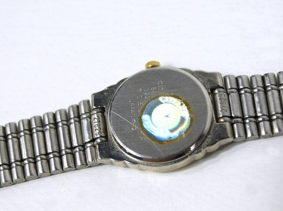 Vintage Ladies CITIZEN Quartz Wrist Watch w/ Meta… - image 4