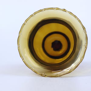 Portavelas de cristal ámbar marrón vintage con borde ondulado y arandela. imagen 6