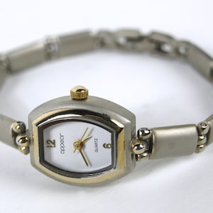 Vintage APPEAR Women&#39;s Quartz Wrist Watch - Two-Tone Watch w/ Silver and Gold Toned Metal & Fold-Over Clasp - In Working Condition