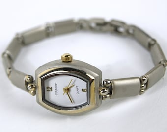 Vintage APPEAR Women's Quartz Wrist Watch - Two-Tone Watch w/ Silver and Gold Toned Metal & Fold-Over Clasp - In Working Condition