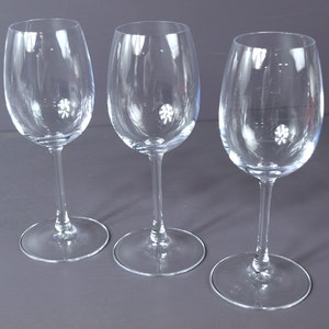 Vintage White Wine Glasses, Glass Stemware - Basic Barware - Set of 3, Unbranded - Good condition