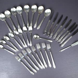 Set di posate vintage Wm Rogers in argento placcato quadruplo, circa anni '40 - 36 pezzi inclusi - Leggi di più qui sotto - Ottime condizioni