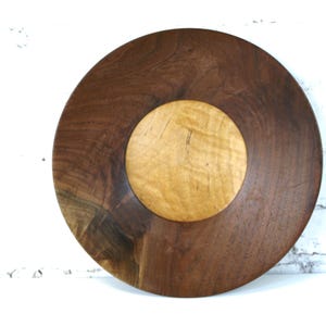 Vintage 11 ""Holzplatte, handgedrechselt und vom Handwerker signiert / datiert - um 1992 - Guter Zustand."