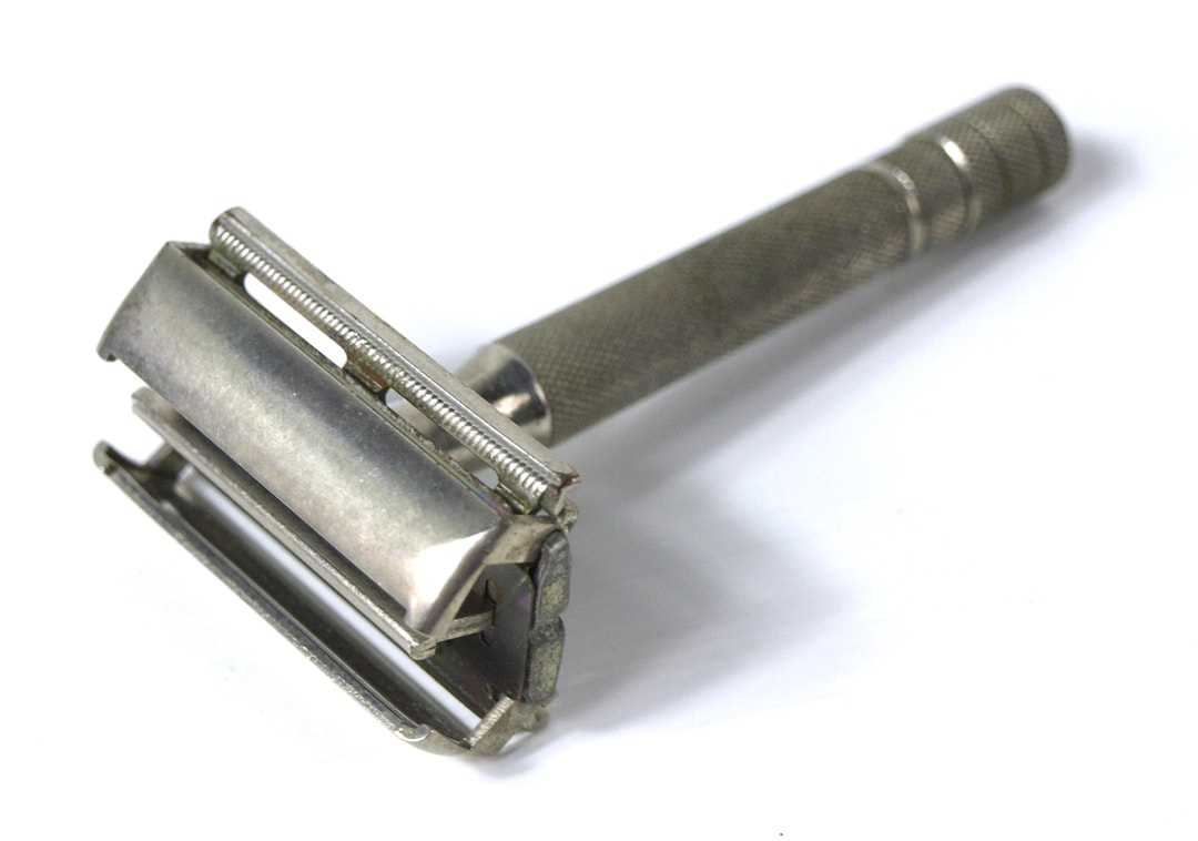 1950s Razor Vintage Mid Century Gillette Double Edge Safety Razor, Circa 1950's ...
