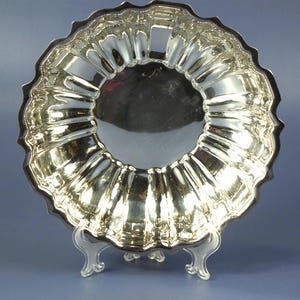Vintage Lawrence B. Smith aka L.B.S. Co. Superfine Silver Plate Scalloped Edge Large Serving Bowl - Superb Condition