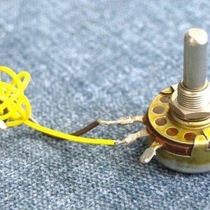 Ohmite Potentiometer Type AB 100 ohms No. CU-1011 - made in USA Dial Switch