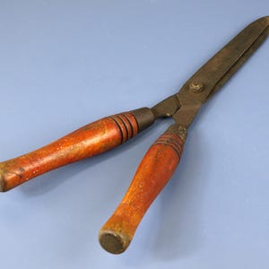 Vintage Garden Shears / Hedge Trimmer Garden Tool with Wooden Handles In Good Condition