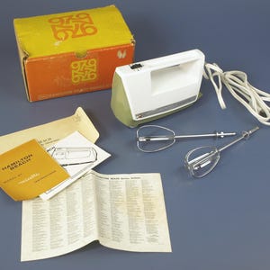 Vintage Hamilton Beach Green Mixette Portable Hand Mixer Model 97 in Original Box - Tested! 3 Speed - circa 1970&#39;s - Mint Condition NOS