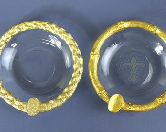 Ceniceros personales de cristal estilo Hollywood Regency de la marca Vintage Princess House con bordes de anillos de latón ornamentados.