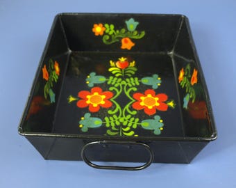 Cazuela de hojalata vintage con estampado floral de arte popular holandés de Pensilvania.
