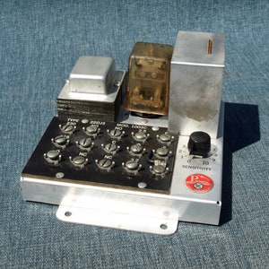 vintage Photoswitch Electronic Corp Type 22DJ3 Mod. 1003C - Transformateur 5-206, relais ECA 8-302, potentiomètre 37-100 et carte de commande