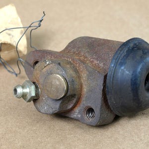 Wheel Cylinder, Right Front Brake Part - IHC 235-11 - New, Old Stock Vintage Auto Parts