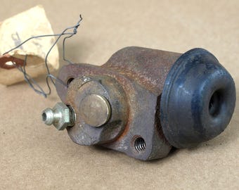 Cilindro de rueda, freno delantero derecho - IHC 235-11 - Piezas de automóvil antiguas, nuevas y de stock antiguo