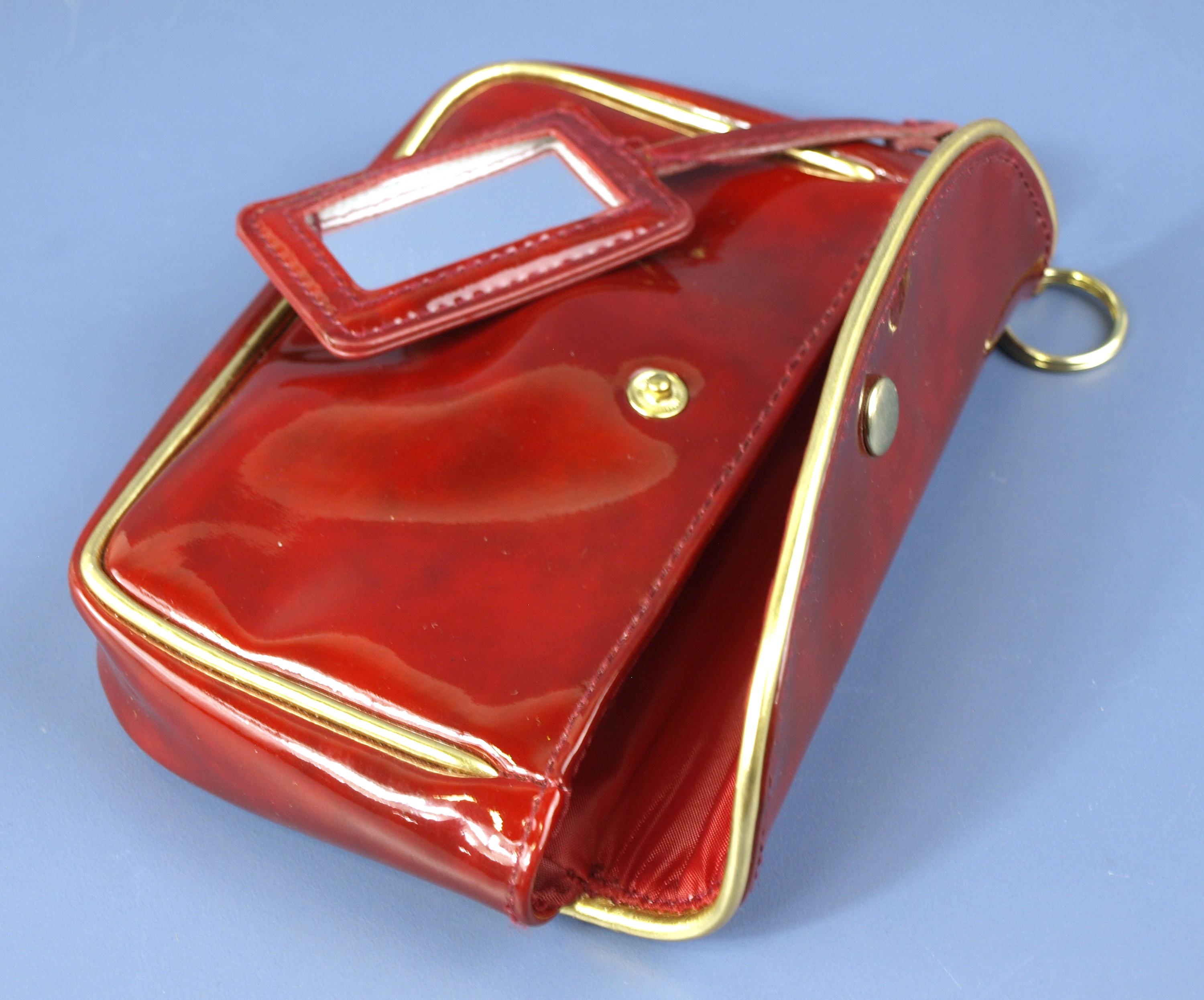 エリザベスアーデン チェリーレッド＆ゴールド コスメティッククラッチ