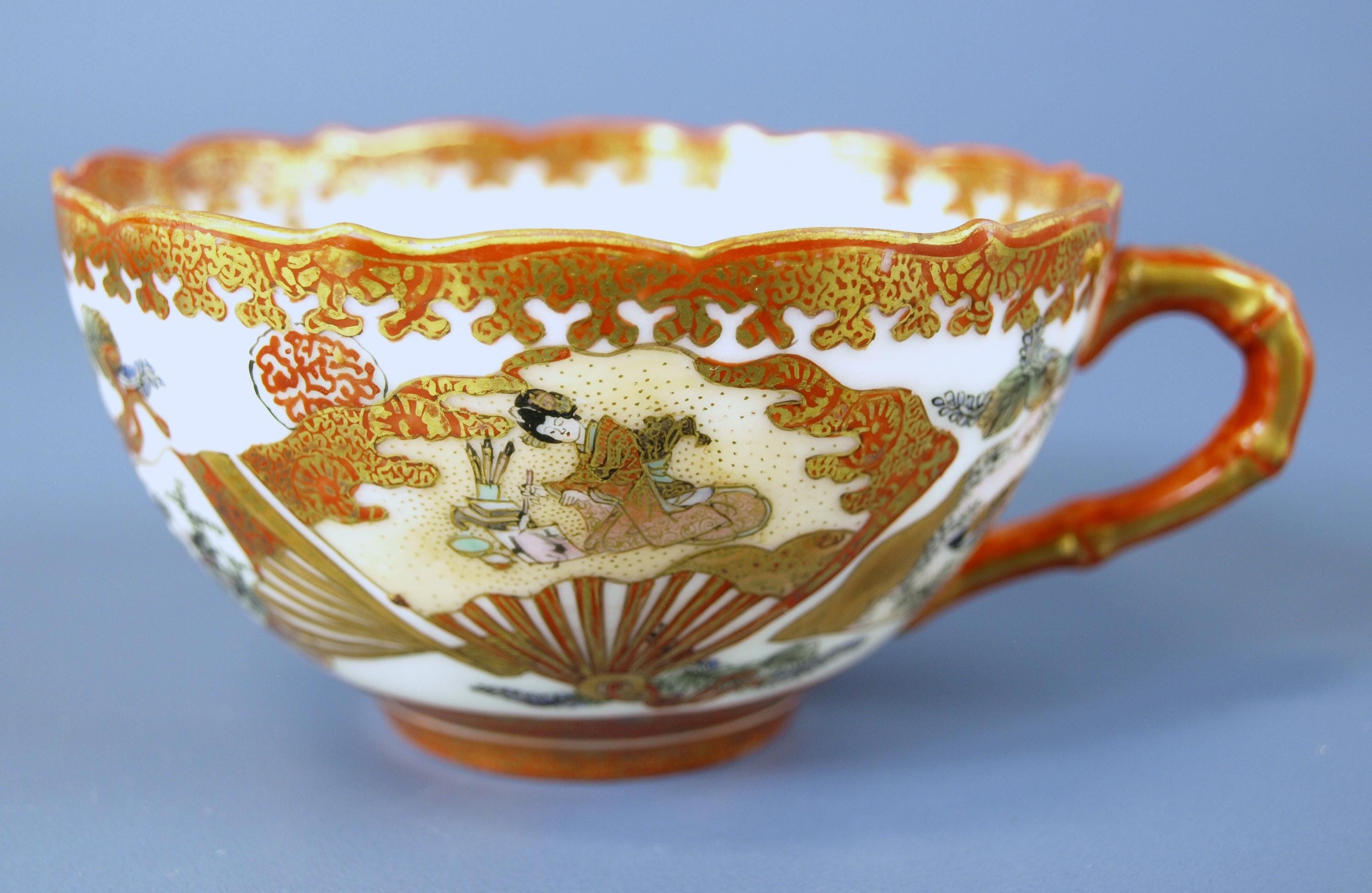 アンティーク 日本の九谷焼 芸者茶碗とソーサー 精緻な手描き磁器 作家