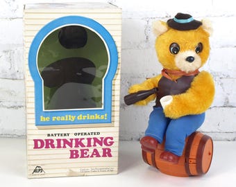 自動人形の飲むクマのおもちゃ - 「ピクニックベア」ブリキ製電池式