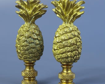 Royal Designs Trendy Resort Pineapple Brass Decorative Lamp Finial Pair 2.75" H x 1" W x 1/4-27 Fitter Great Condition