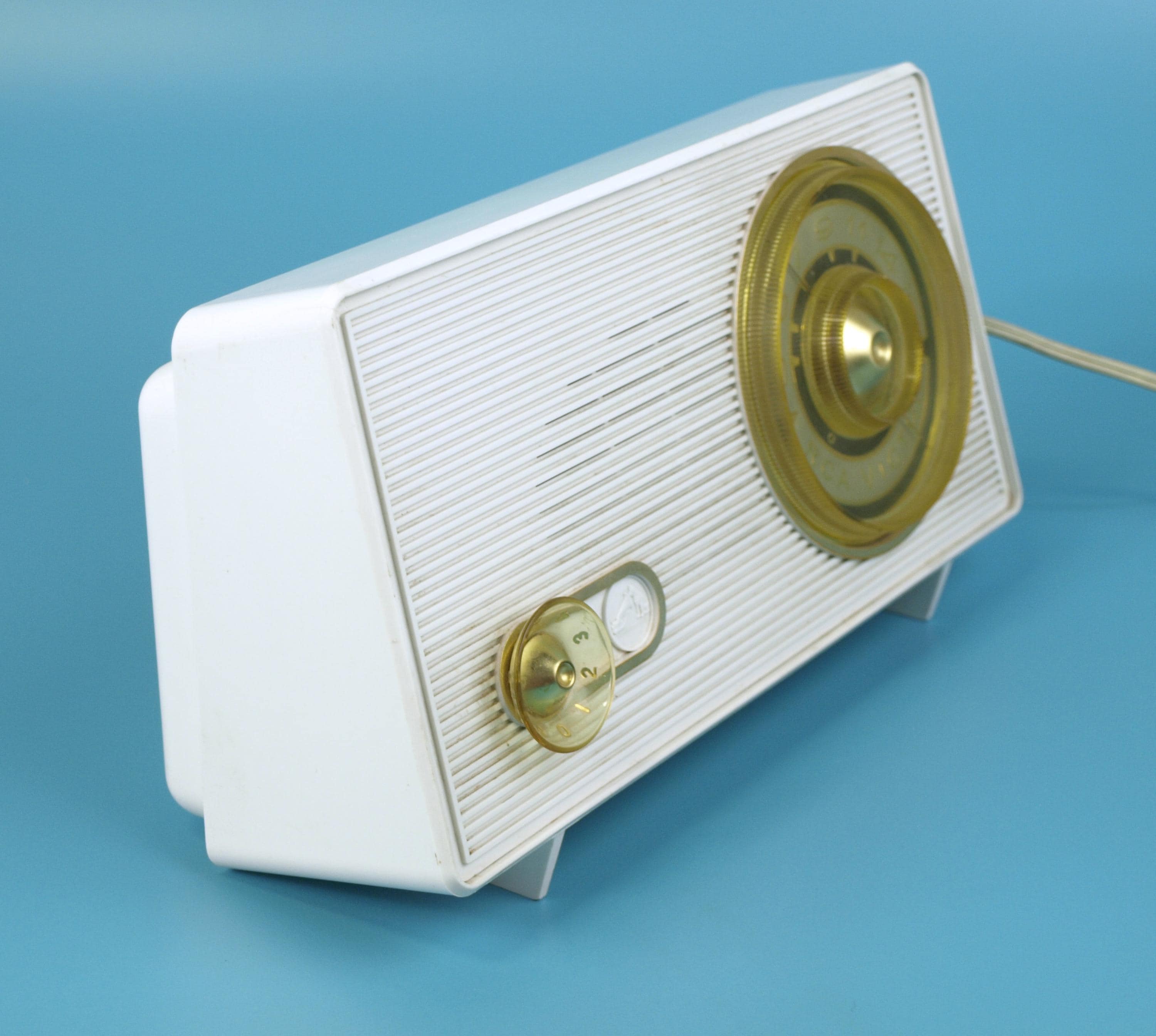Vintage Mid Century Modern MCM RCA Victor AM Radio Model 1-X-2E in