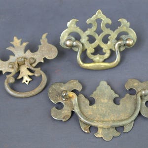 アンティーク チッペンデール スタイル 真鍮＆スチール 引き出し取っ手 3個セット - コロニアルリバイバル 再生金具 状態良好