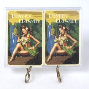 Cartas de baralho vintage Taste of Hawaii Island Heritage, baralho duplo com arte Garry Palm em caixa de plástico, lembrança - Hula Woman - excelente estado