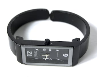 Orologio da polso al quarzo vintage Embassy by GRUEN - Buone condizioni di funzionamento con cinturino da polso con bracciale nero