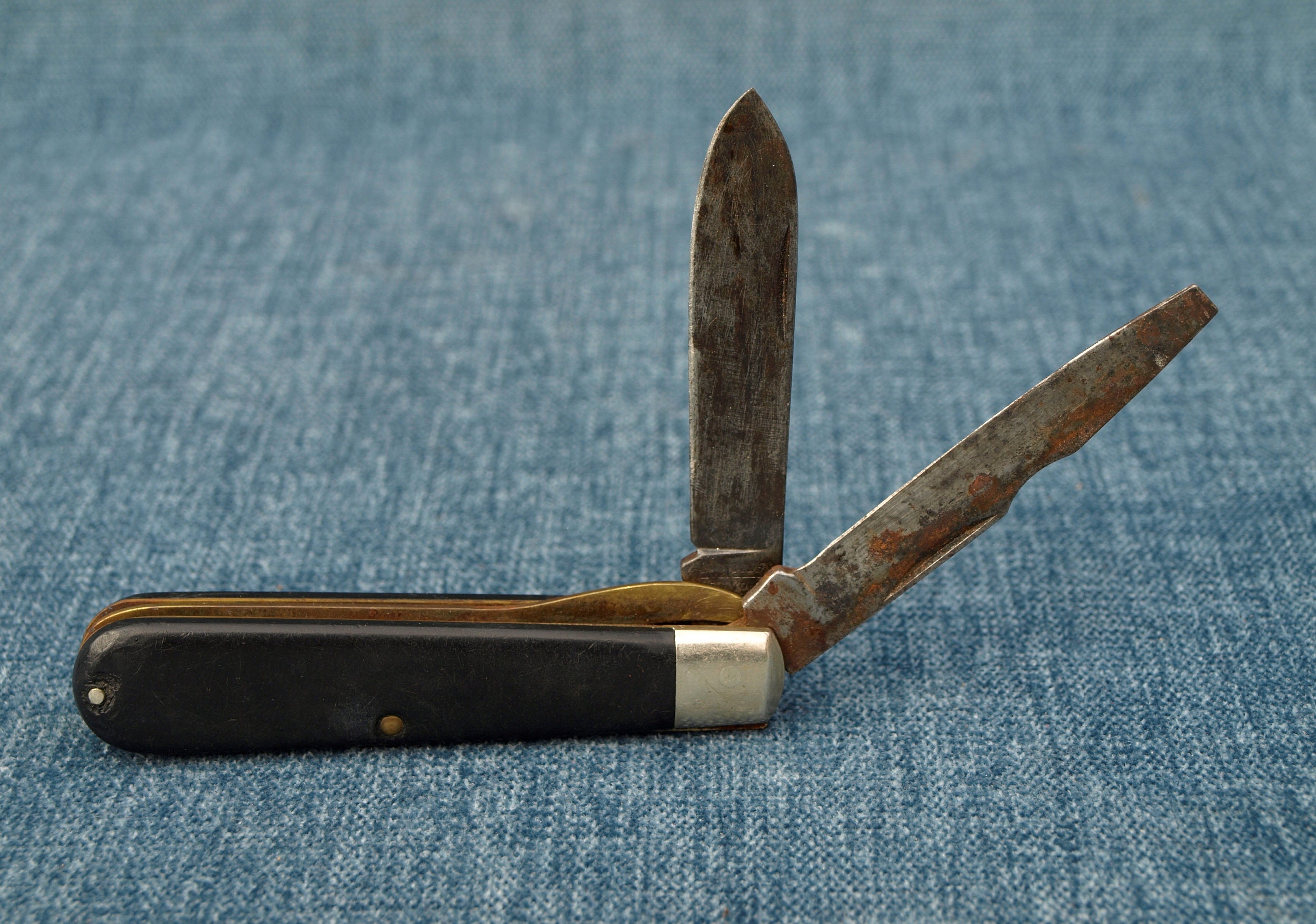 Vintage Camillus Pocket Knife for sale Only 3 left at 65