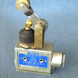 Micro Switch Cat Listing DTE-2NR2 Limit Switch - Micro Und. Lab. Inc List Snap Switch Issue No. E-182 - Roller Lever 10A 125 or 250 VAC