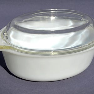 Vintage Fire King Oven Milk Glass Lidded 1 1/2 Qt Oval Casserole Dish No. 467