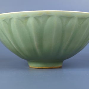 アンティーク南宋時代龍泉青磁鉢（1127-1279年頃）、直径6 5/8インチ