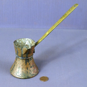 Cafetera turca vintage de cobre o calentador de mantequilla/leche con asa de latón estampada 3 - Copperwar martillado a mano