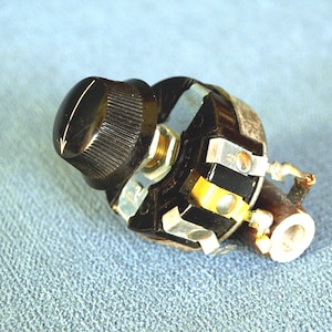 Vintage Clarostat Potentiometer A58-2500 Model 6003 with Bakelite Knob and Resistor