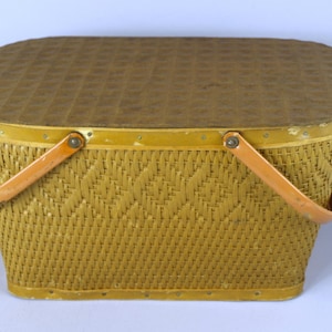 Mid Century Vintage Red-Man Quality Woven Wicker Picnic Basket w/ Metal Handles & Wood Lid, circa 1950&#39;s - Good+ condition