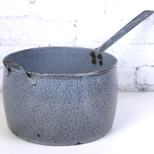 Large Vintage Graniteware 2 Gallon capacity Gray Speckled enamelware saucepan circa 1930's