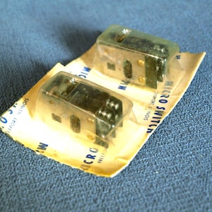 Vintage Mikroschalter in Originalverpackung 2D26 - 2er-Set NOS