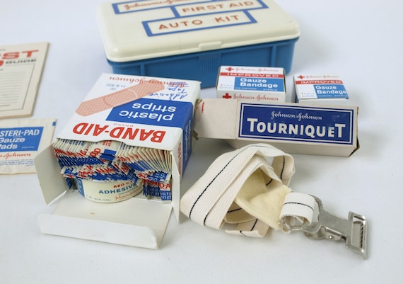 Vintage 1972 Johnson & Johnson First Aid Auto Kit… - image 5